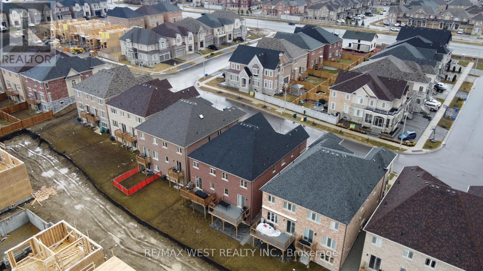 30 Drizzel Cres Crescent, Richmond Hill, Ontario  L4E 0G9 - Photo 41 - N12888844