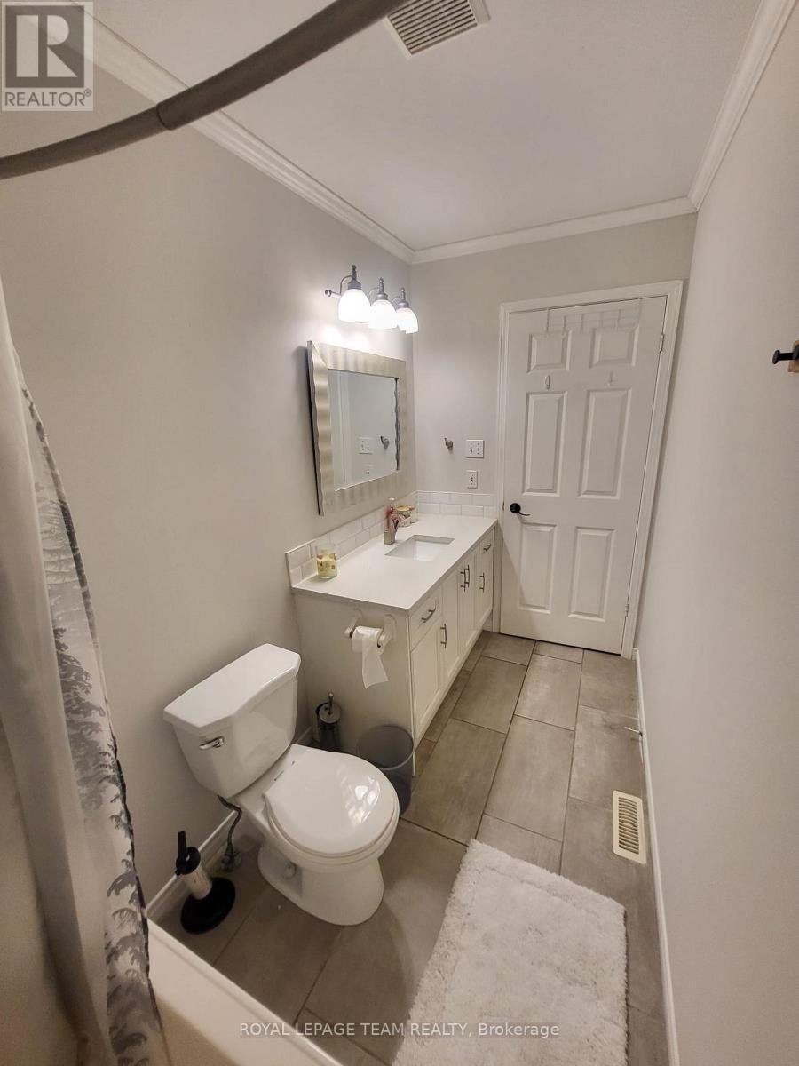 7706 Alfred Street, Lambton Shores, Ontario  N0M 2L0 - Photo 10 - X12663768