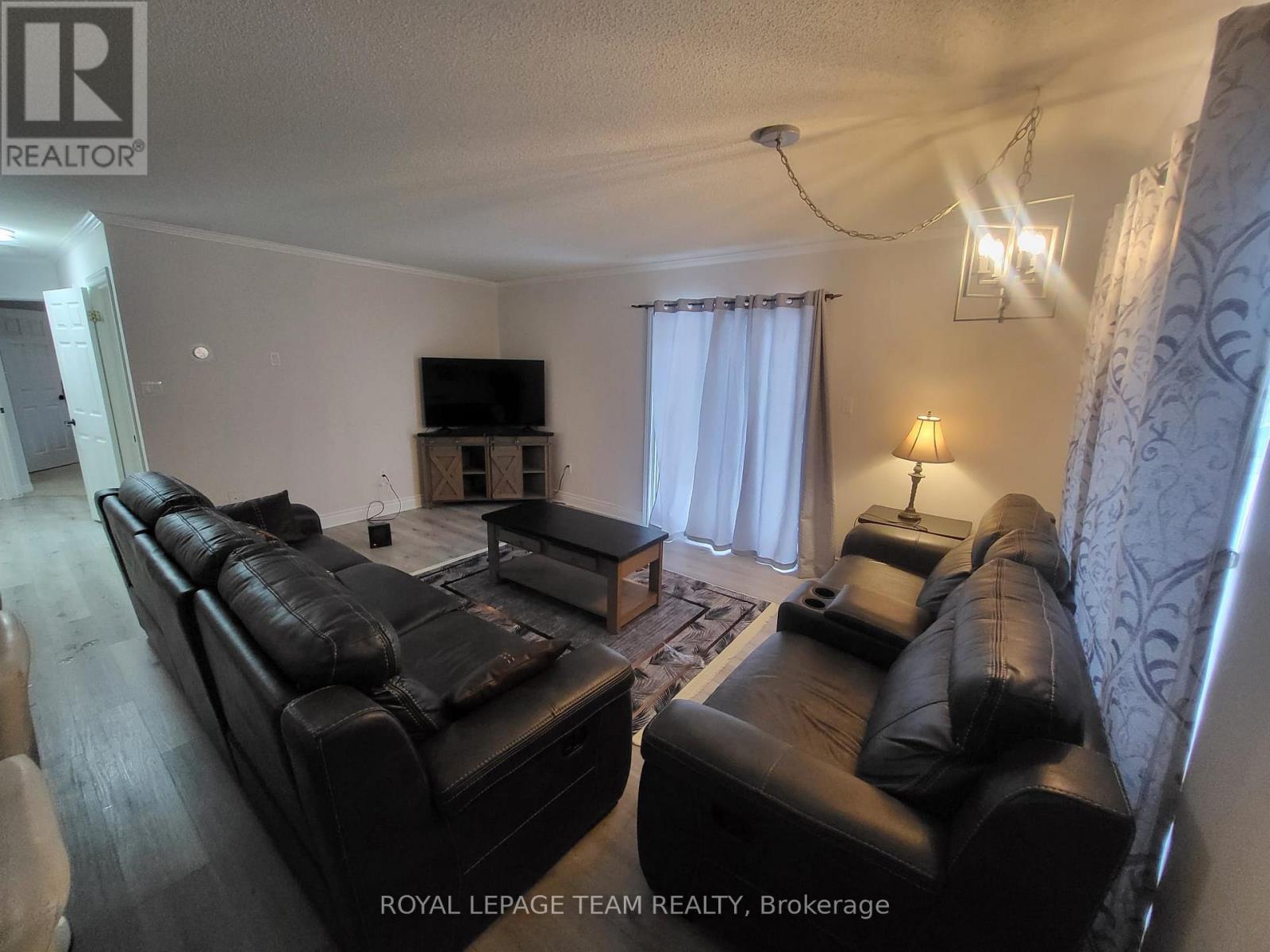 7706 Alfred Street, Lambton Shores, Ontario  N0M 2L0 - Photo 23 - X12663768