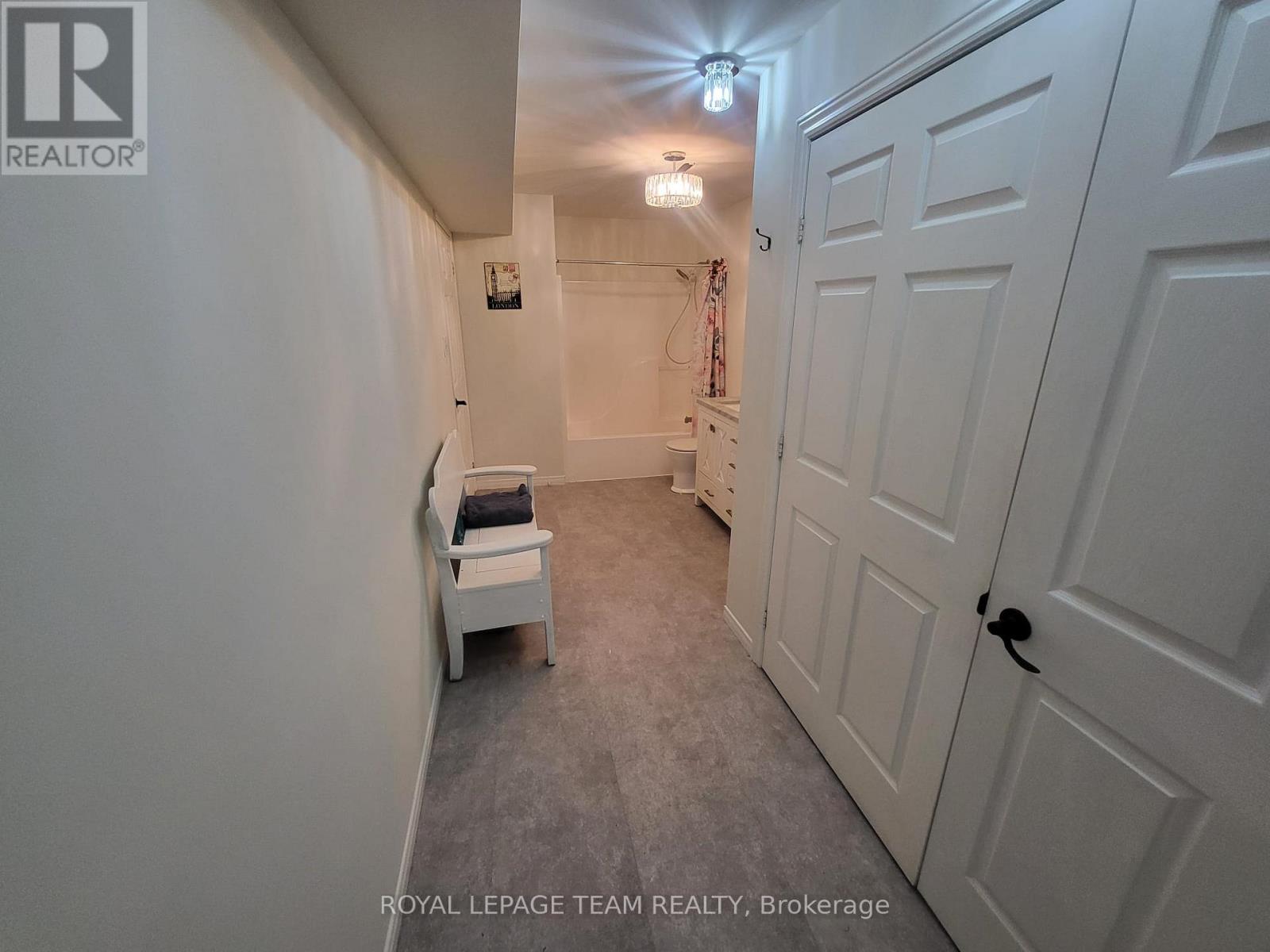 7706 Alfred Street, Lambton Shores, Ontario  N0M 2L0 - Photo 20 - X12663768