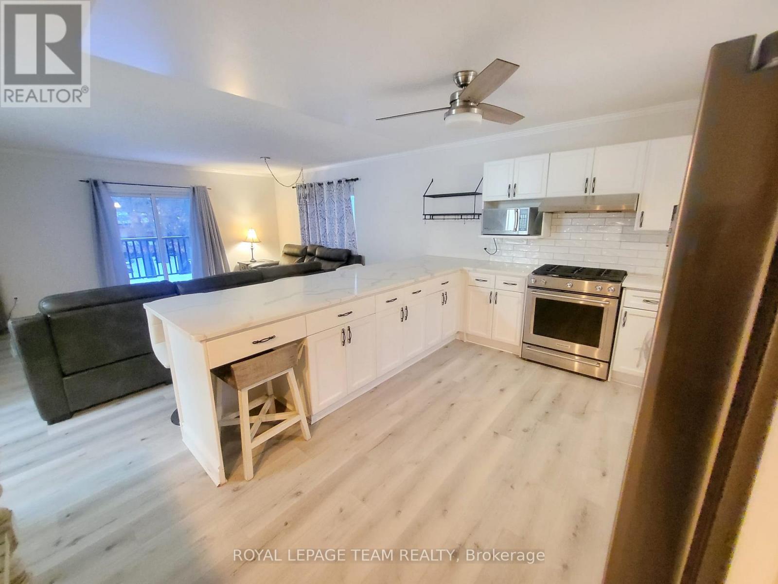 7706 Alfred Street, Lambton Shores, Ontario  N0M 2L0 - Photo 8 - X12663768