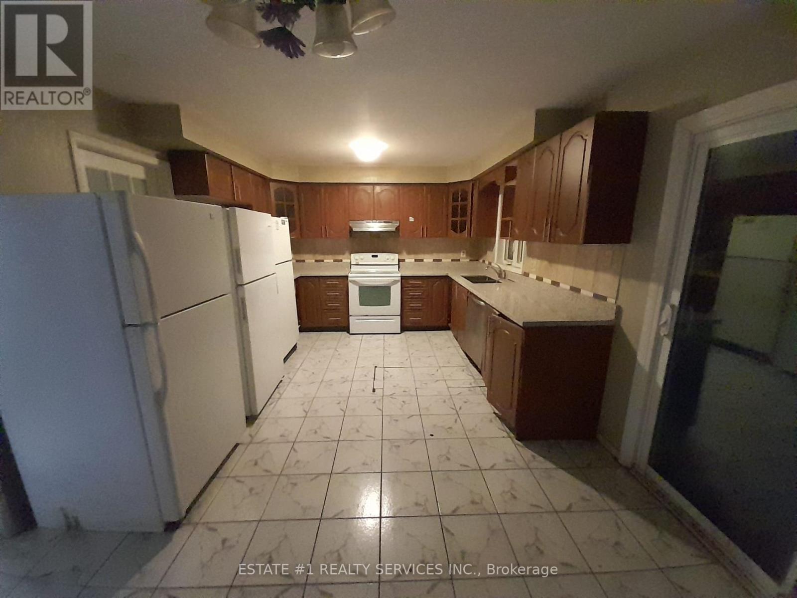 27 Cannon Crescent, Brampton (Fletcher's West), Ontario  L6Y 4L8 - Photo 10 - W12888790