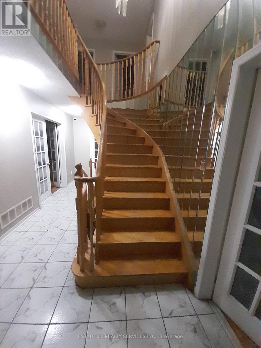 27 Cannon Crescent, Brampton (Fletcher's West), Ontario  L6Y 4L8 - Photo 11 - W12888790