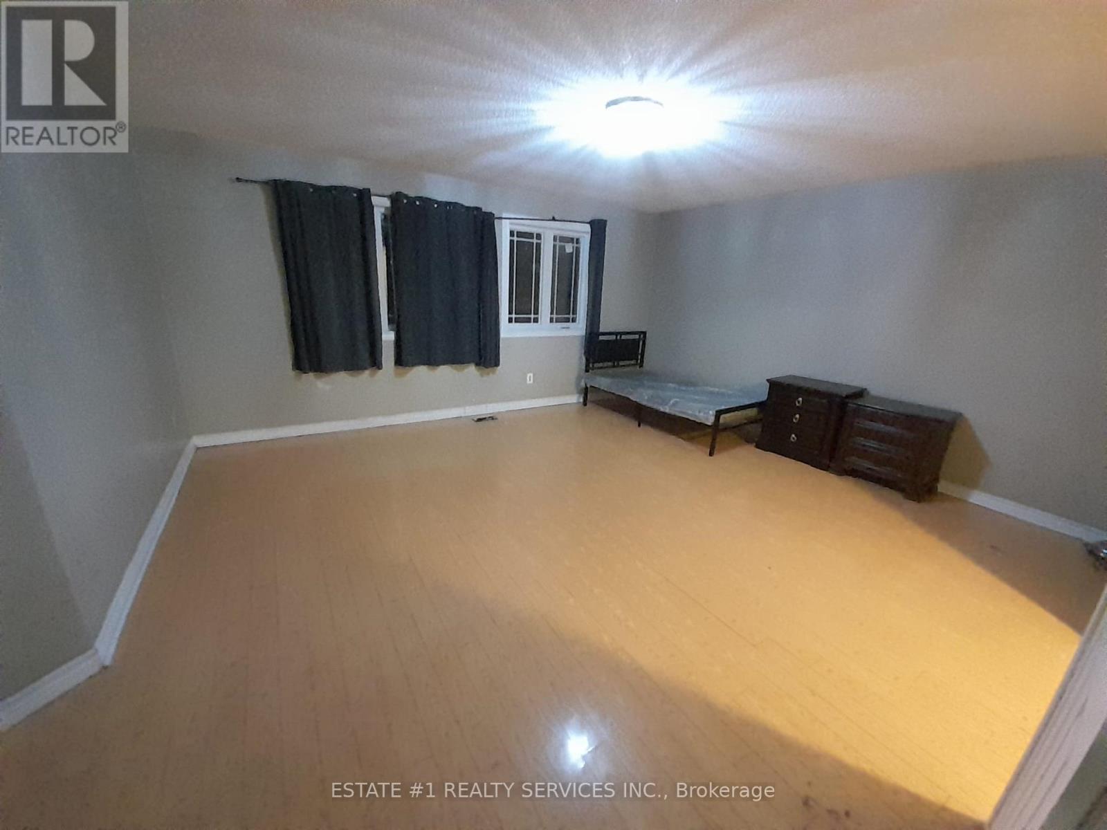 27 Cannon Crescent, Brampton (Fletcher's West), Ontario  L6Y 4L8 - Photo 3 - W12888790