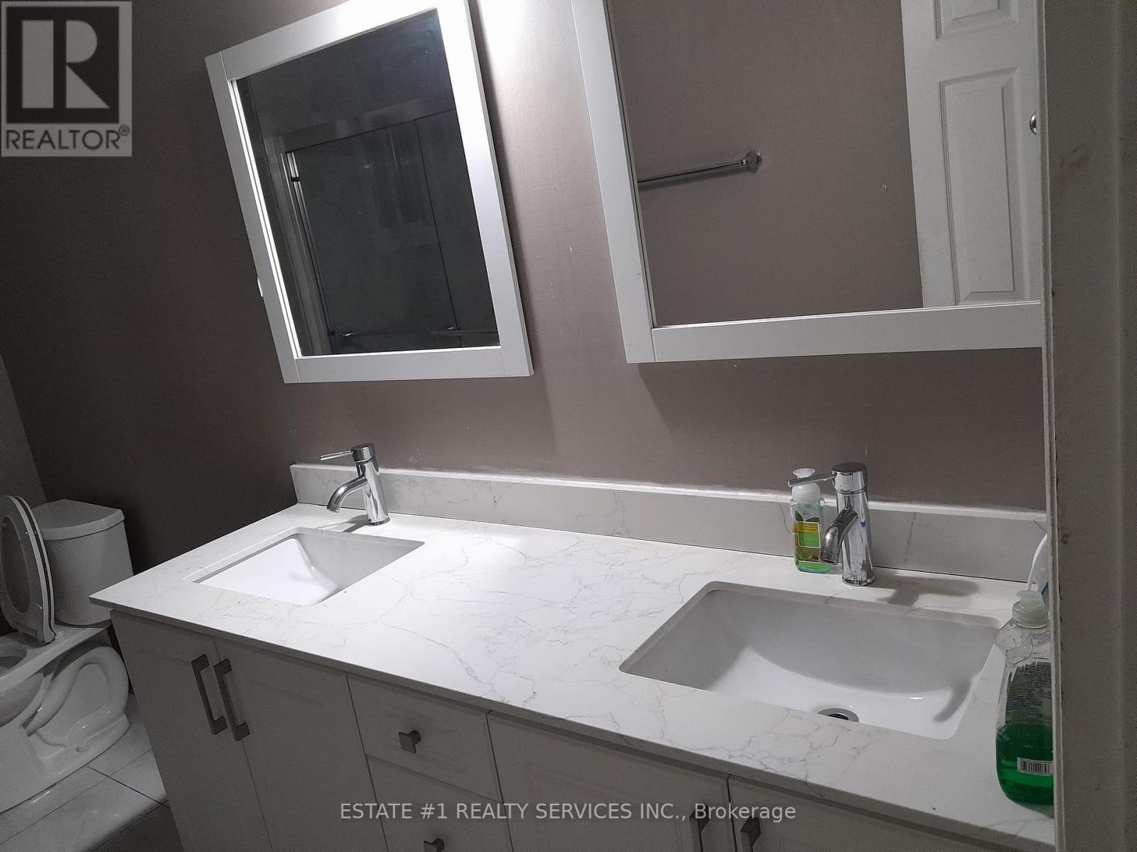 27 Cannon Crescent, Brampton (Fletcher's West), Ontario  L6Y 4L8 - Photo 7 - W12888790