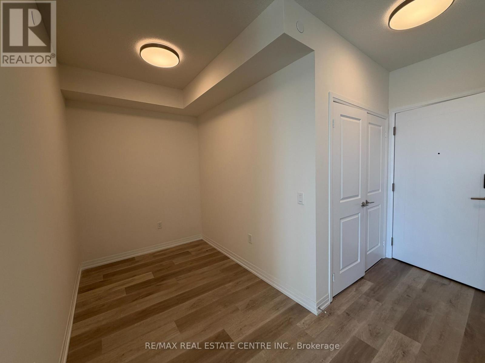 1703 - 15 Watergarden Drive, Mississauga (Hurontario), Ontario  L5R 0H4 - Photo 7 - W12888858