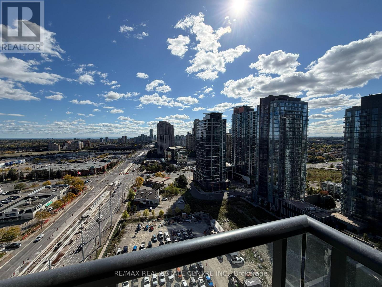 1703 - 15 Watergarden Drive, Mississauga (Hurontario), Ontario  L5R 0H4 - Photo 9 - W12888858