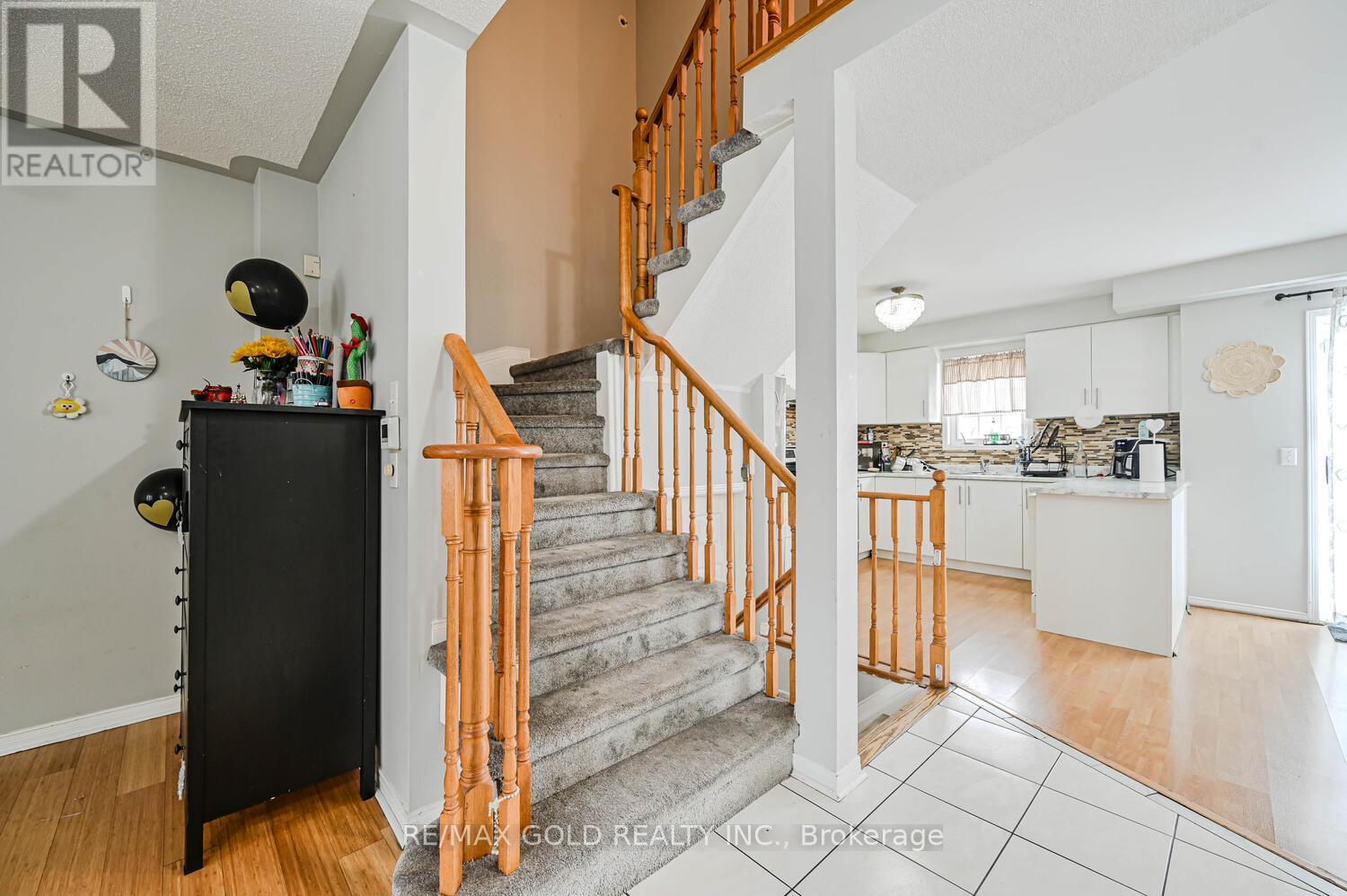 24 Seaside Circle, Brampton (Sandringham-Wellington), Ontario  L6R 2G7 - Photo 12 - W12888882