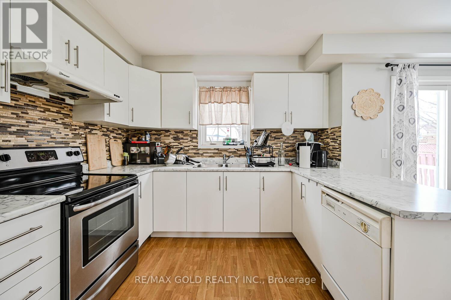 24 Seaside Circle, Brampton (Sandringham-Wellington), Ontario  L6R 2G7 - Photo 18 - W12888882