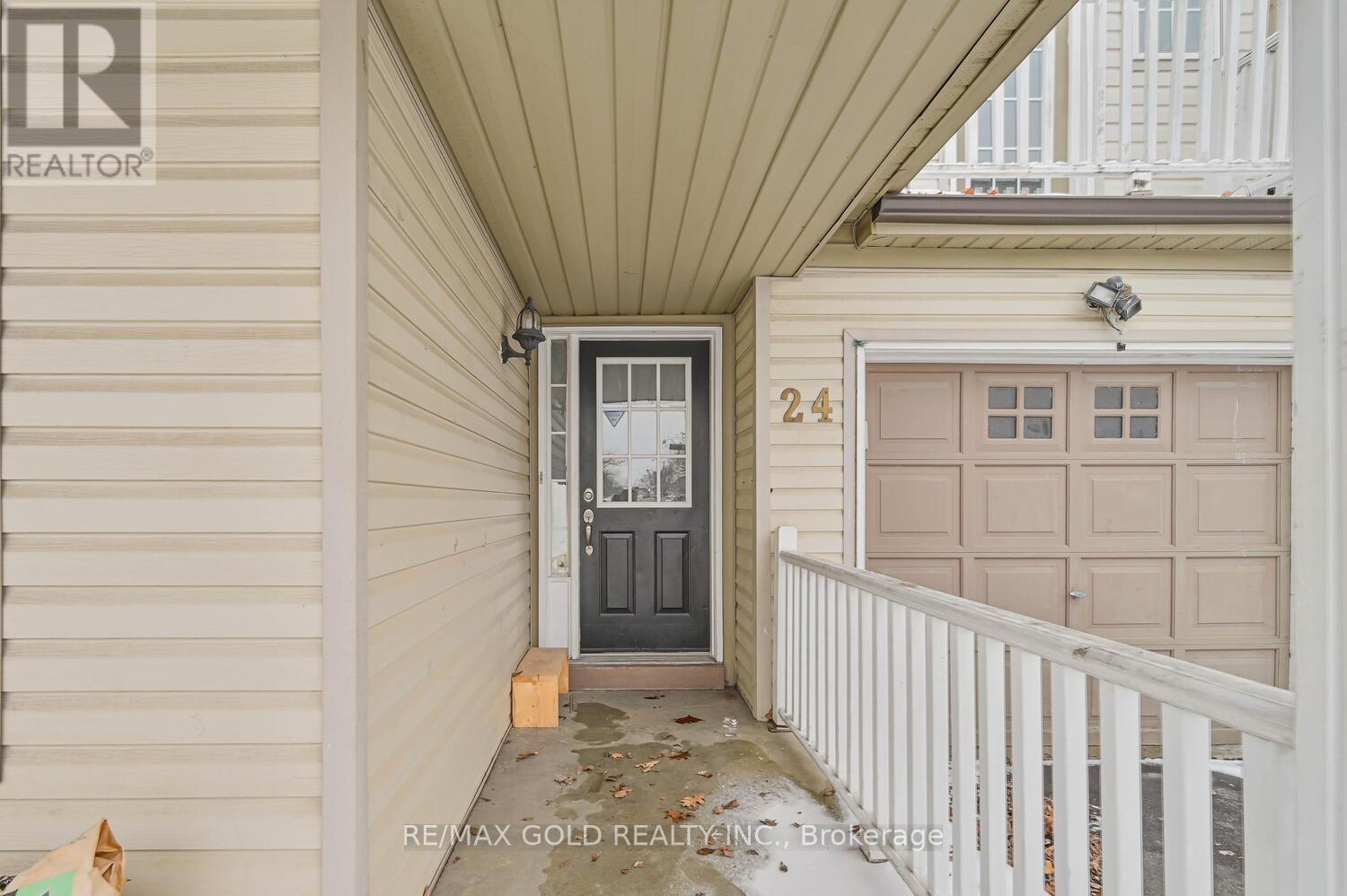 24 Seaside Circle, Brampton (Sandringham-Wellington), Ontario  L6R 2G7 - Photo 4 - W12888882