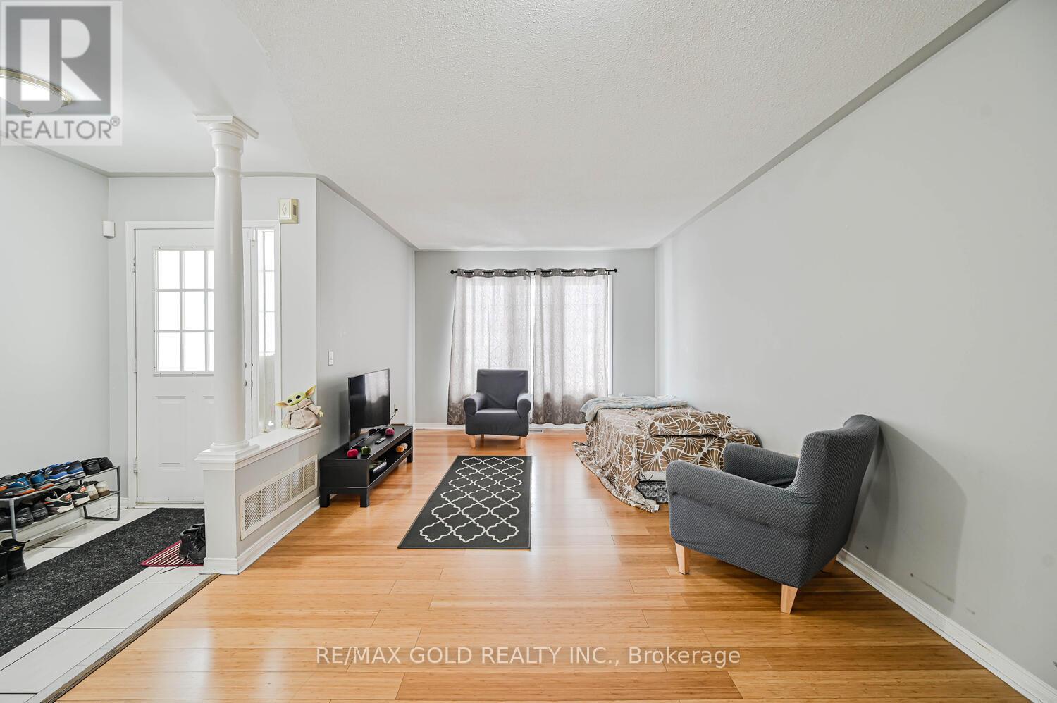 24 Seaside Circle, Brampton (Sandringham-Wellington), Ontario  L6R 2G7 - Photo 8 - W12888882