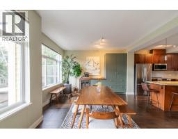 2 40632 GOVERNMENT ROAD, Squamish, British Columbia