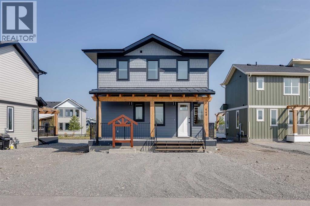 640 Cottageclub Bend, Rural Rocky View County, Alberta  T4C 1B1 - Photo 3 - A2293453