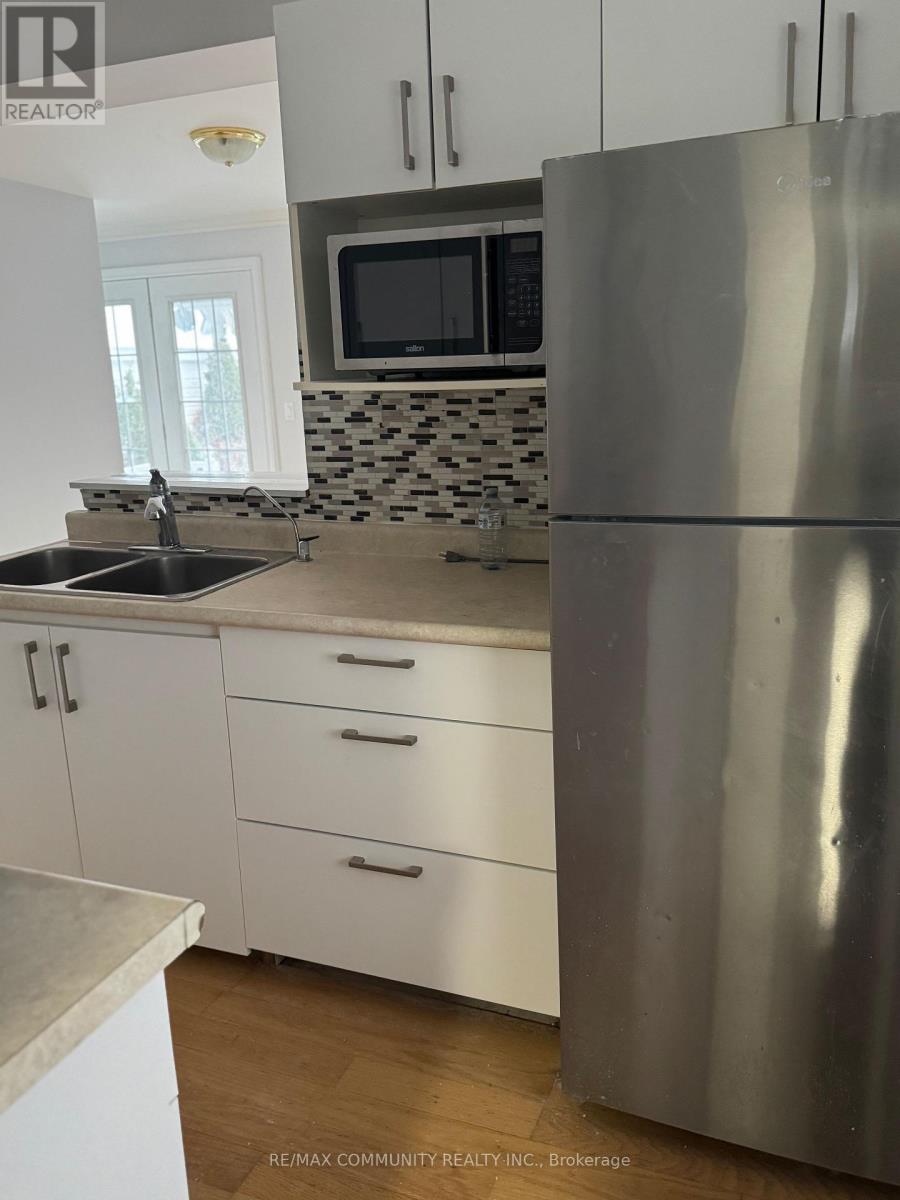 61 Adelaide Street S, Kawartha Lakes (Lindsay), Ontario  K9V 3J6 - Photo 5 - X12888776