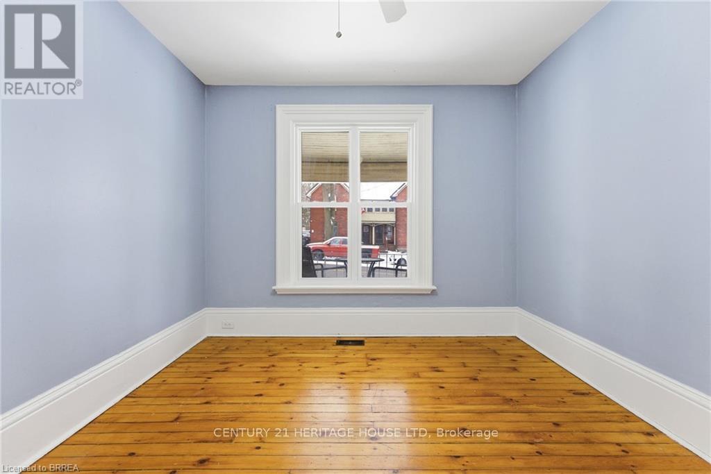 174-176 Darling Street, Brantford, Ontario  N3S 3W6 - Photo 3 - X12888842