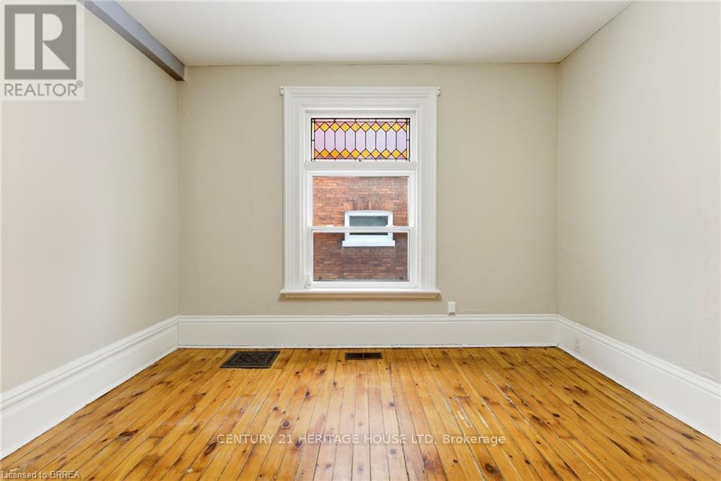 174-176 Darling Street, Brantford, Ontario  N3S 3W6 - Photo 4 - X12888842