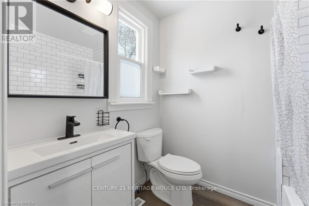 174-176 Darling Street, Brantford, Ontario  N3S 3W6 - Photo 9 - X12888842