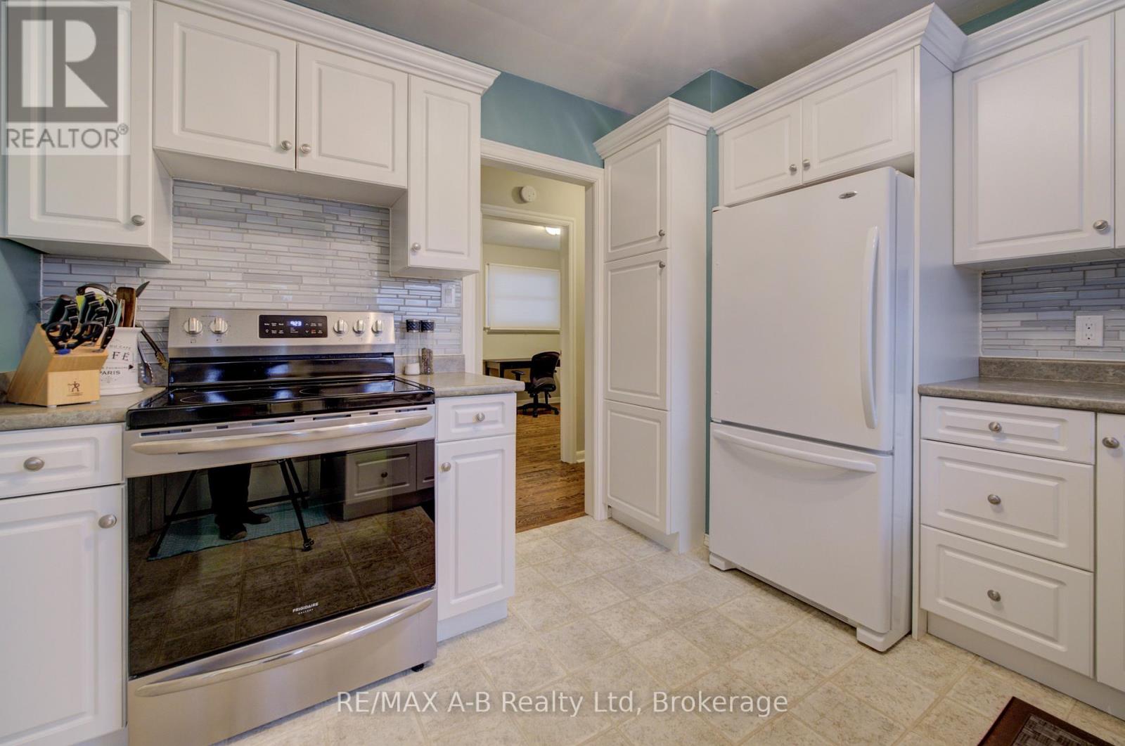 30 Arthur Street, Stratford, Ontario  N5A 6E3 - Photo 12 - X12883474