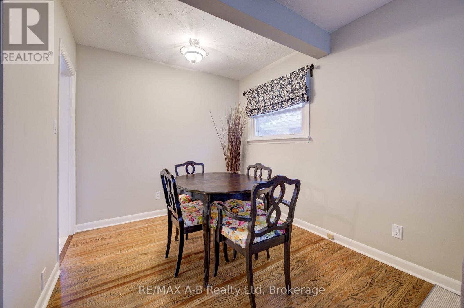 30 Arthur Street, Stratford, Ontario  N5A 6E3 - Photo 10 - X12883474