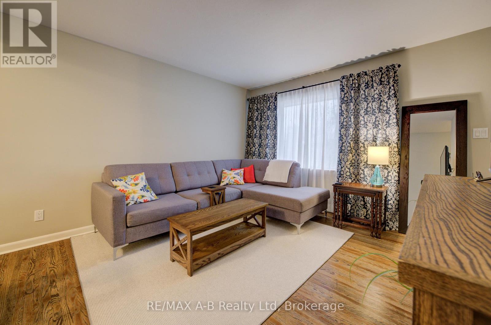 30 Arthur Street, Stratford, Ontario  N5A 6E3 - Photo 8 - X12883474