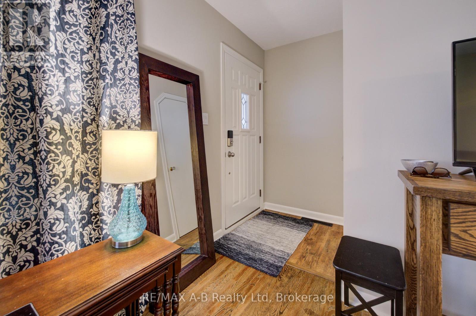 30 Arthur Street, Stratford, Ontario  N5A 6E3 - Photo 6 - X12883474
