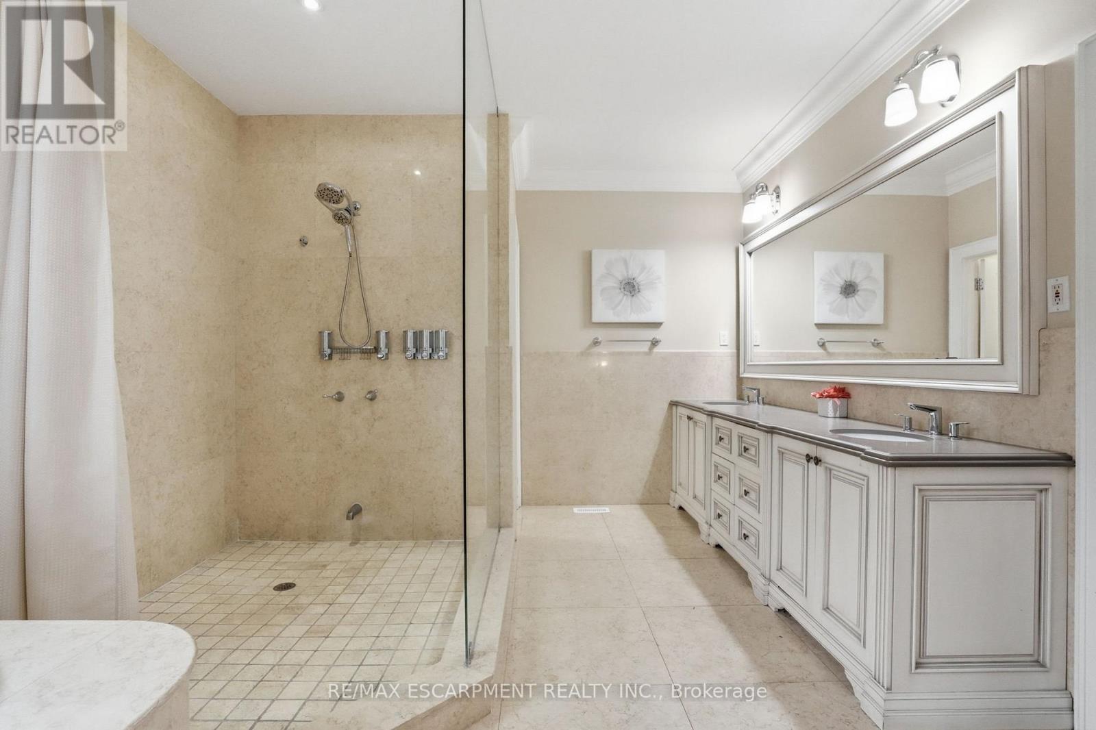 2489 Olinda Court, Mississauga, Ontario  L5C 4P5 - Photo 21 - W12877606