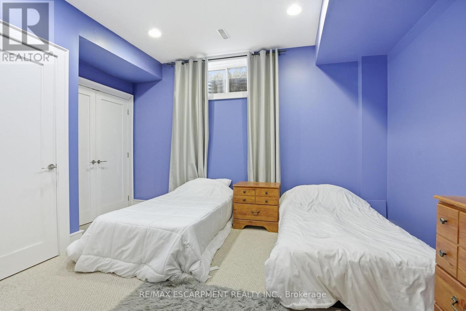 2489 Olinda Court, Mississauga, Ontario  L5C 4P5 - Photo 39 - W12877606