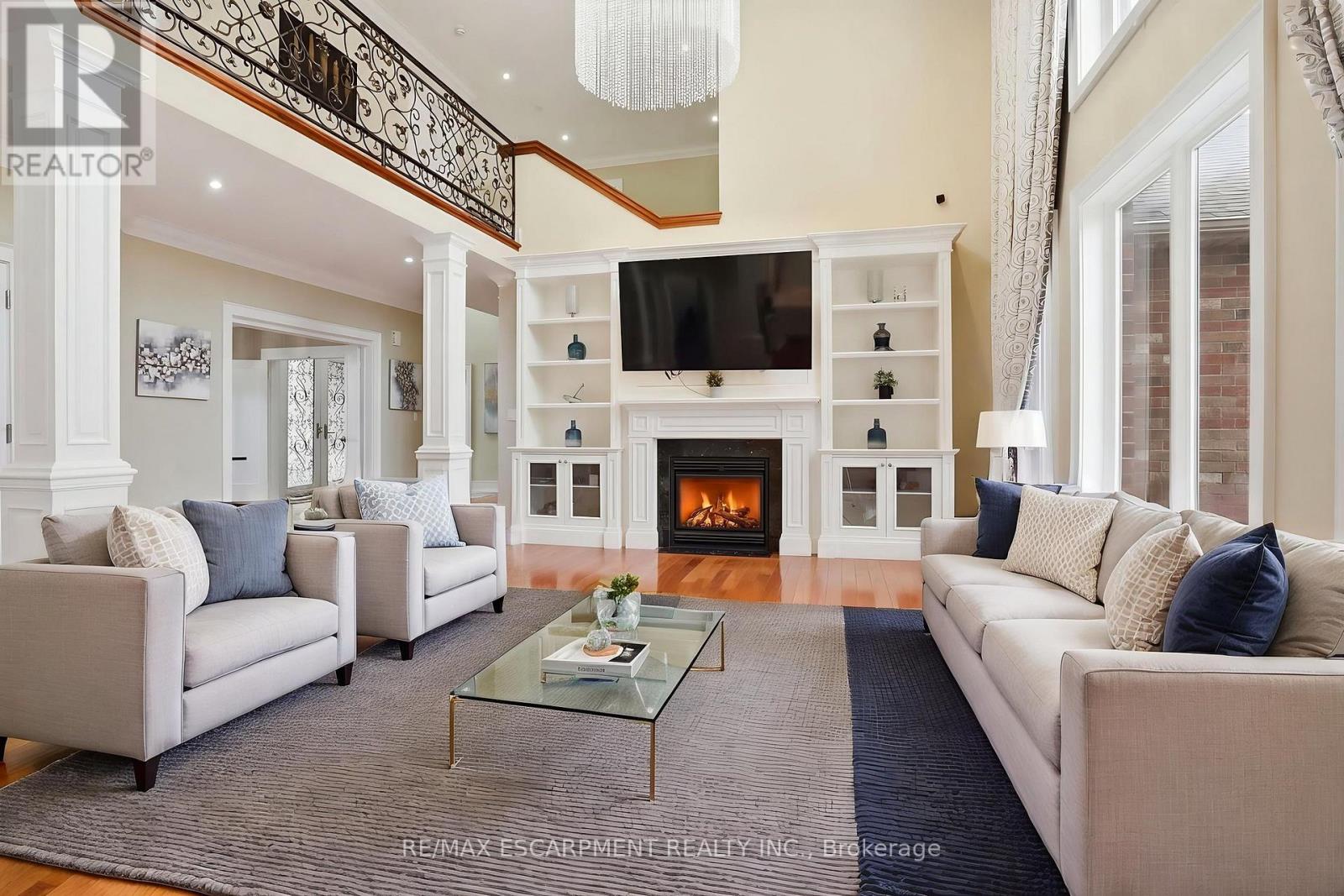 2489 Olinda Court, Mississauga, Ontario  L5C 4P5 - Photo 9 - W12877606