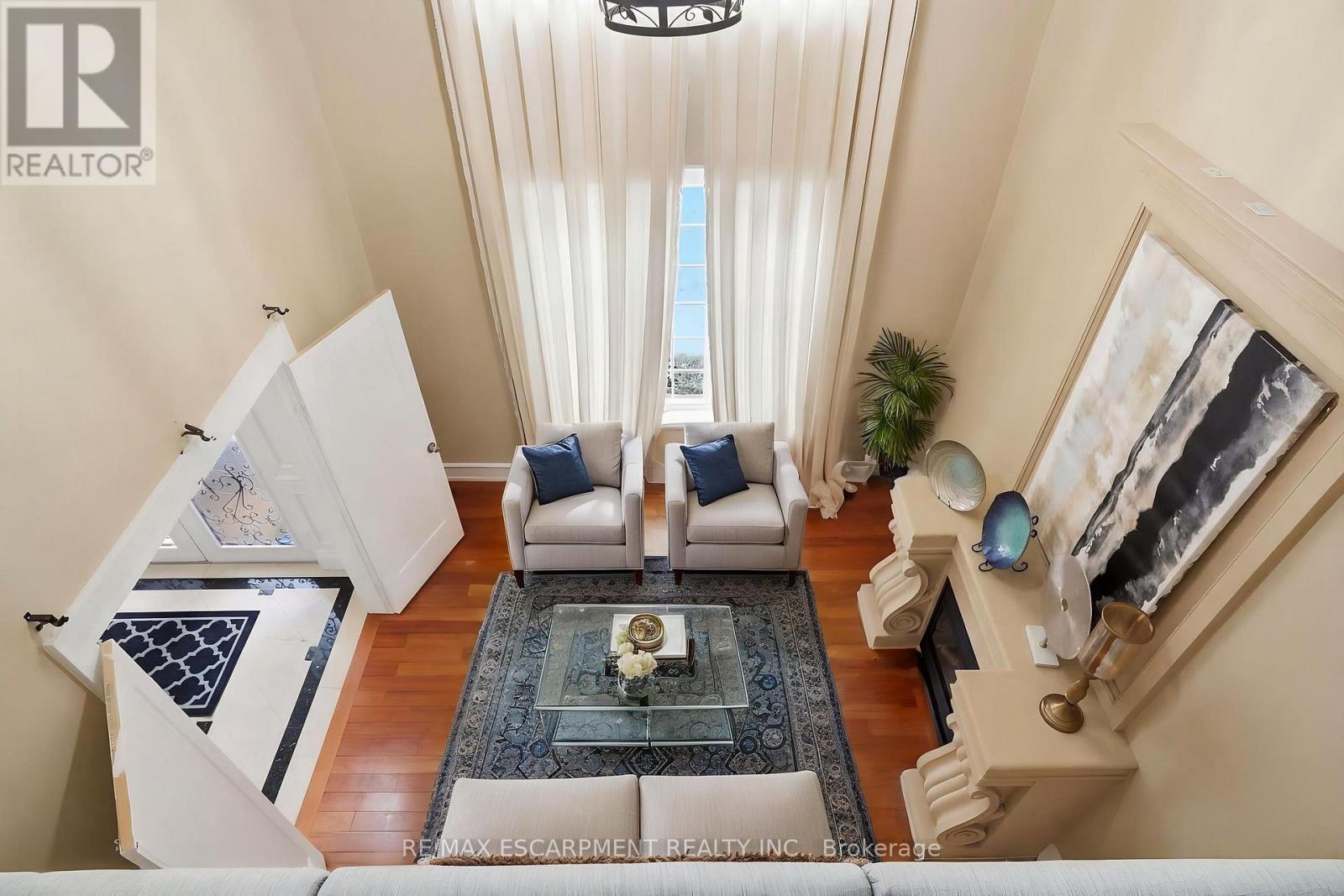 2489 Olinda Court, Mississauga, Ontario  L5C 4P5 - Photo 7 - W12877606