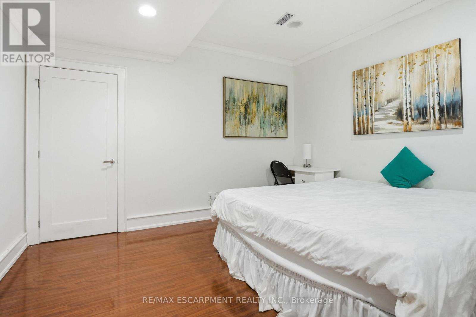 2489 Olinda Court, Mississauga, Ontario  L5C 4P5 - Photo 40 - W12877606