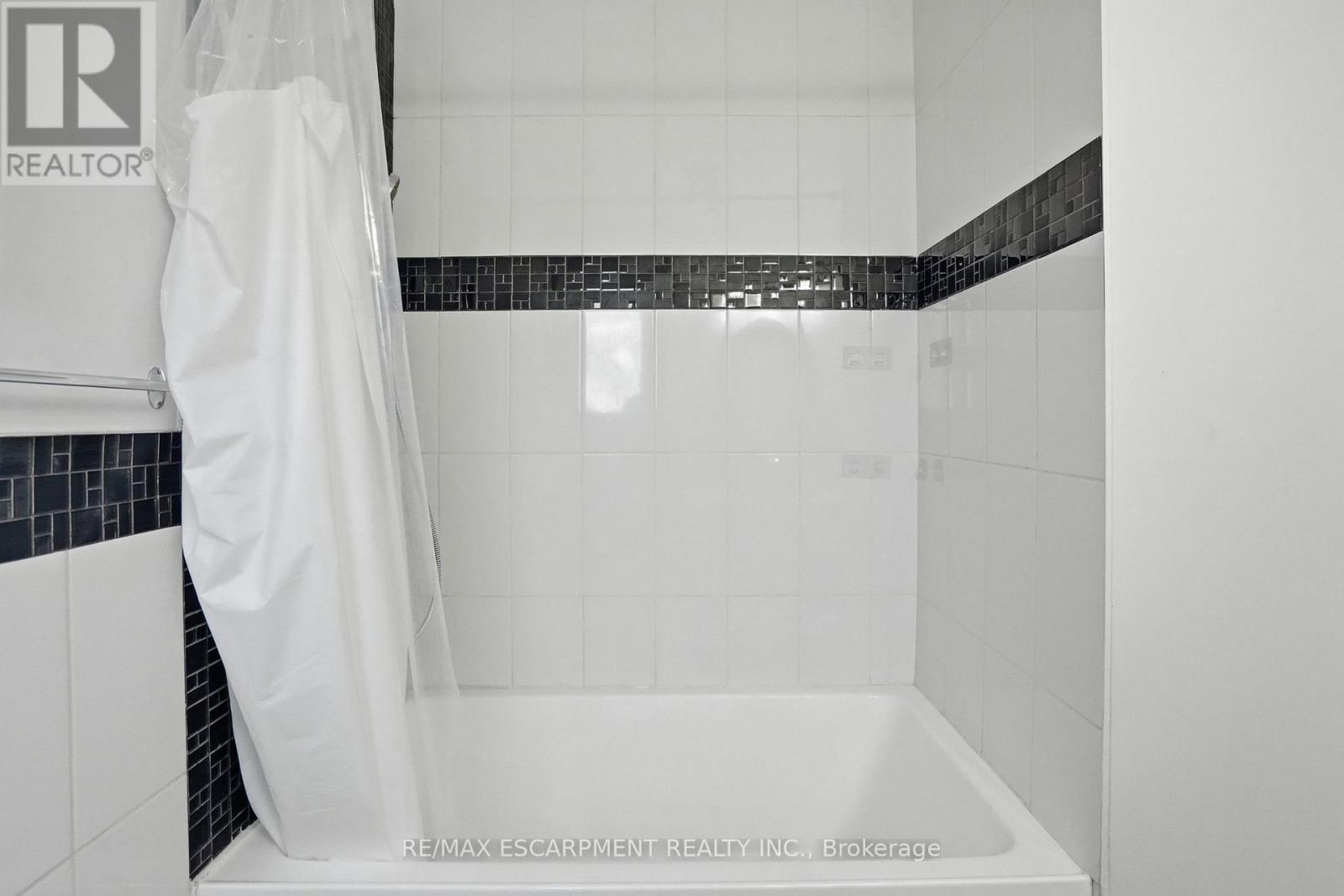 2489 Olinda Court, Mississauga, Ontario  L5C 4P5 - Photo 31 - W12877606