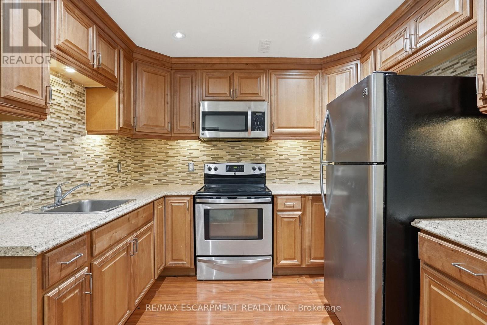 2489 Olinda Court, Mississauga, Ontario  L5C 4P5 - Photo 35 - W12877606