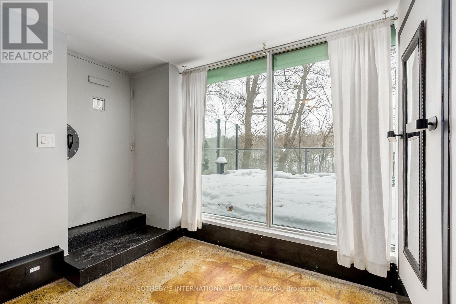 LOWER - 62 SUMMERHILL GARDENS, Toronto, Ontario