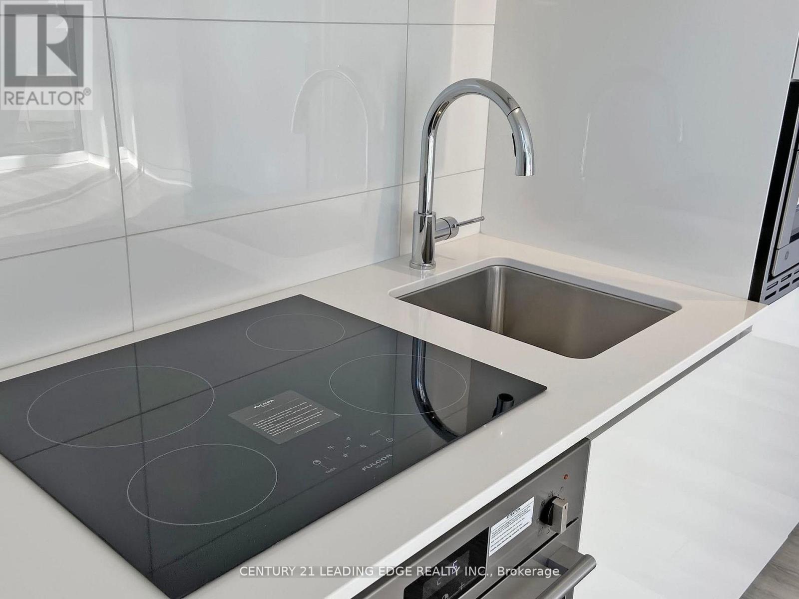 2614 - 230 Simcoe Street, Toronto (Kensington-Chinatown), Ontario  M5T 0G7 - Photo 9 - C12861750