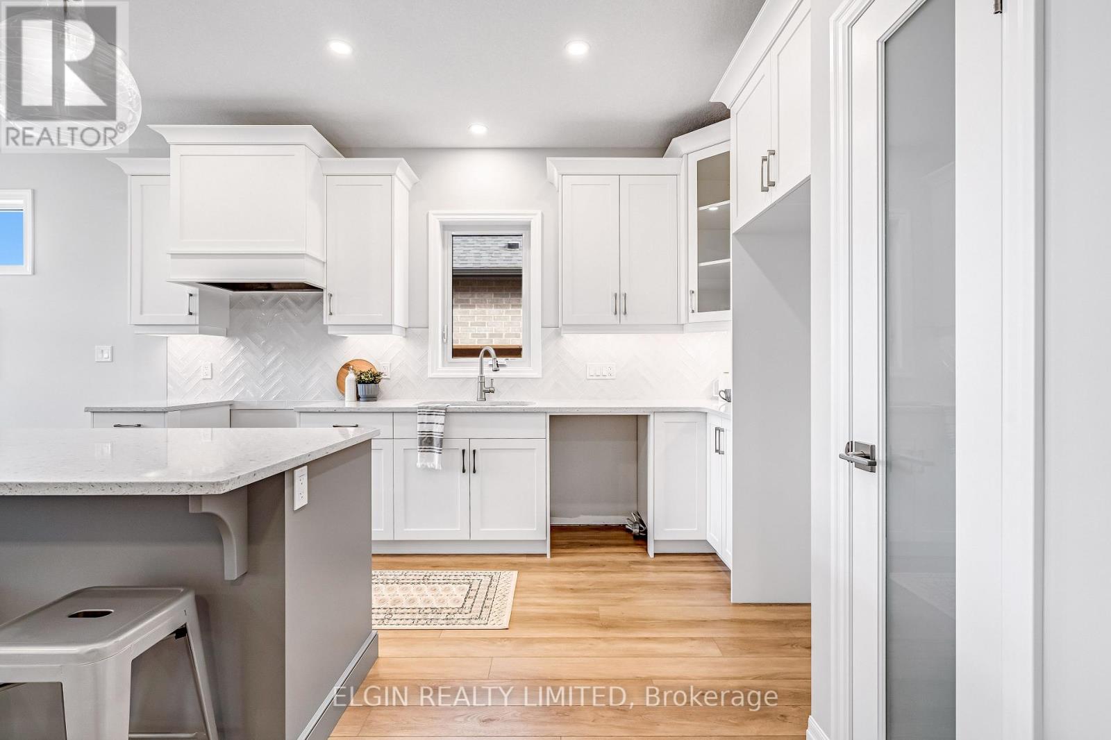 Photo 10 of 39 for 254 Renaissance Drive