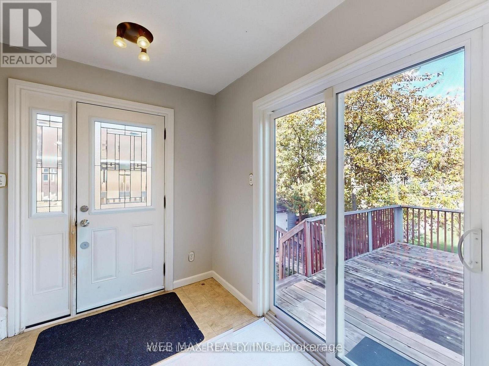 40 Brennan Avenue, Barrie (South Shore), Ontario  L4N 3X3 - Photo 4 - S12846554