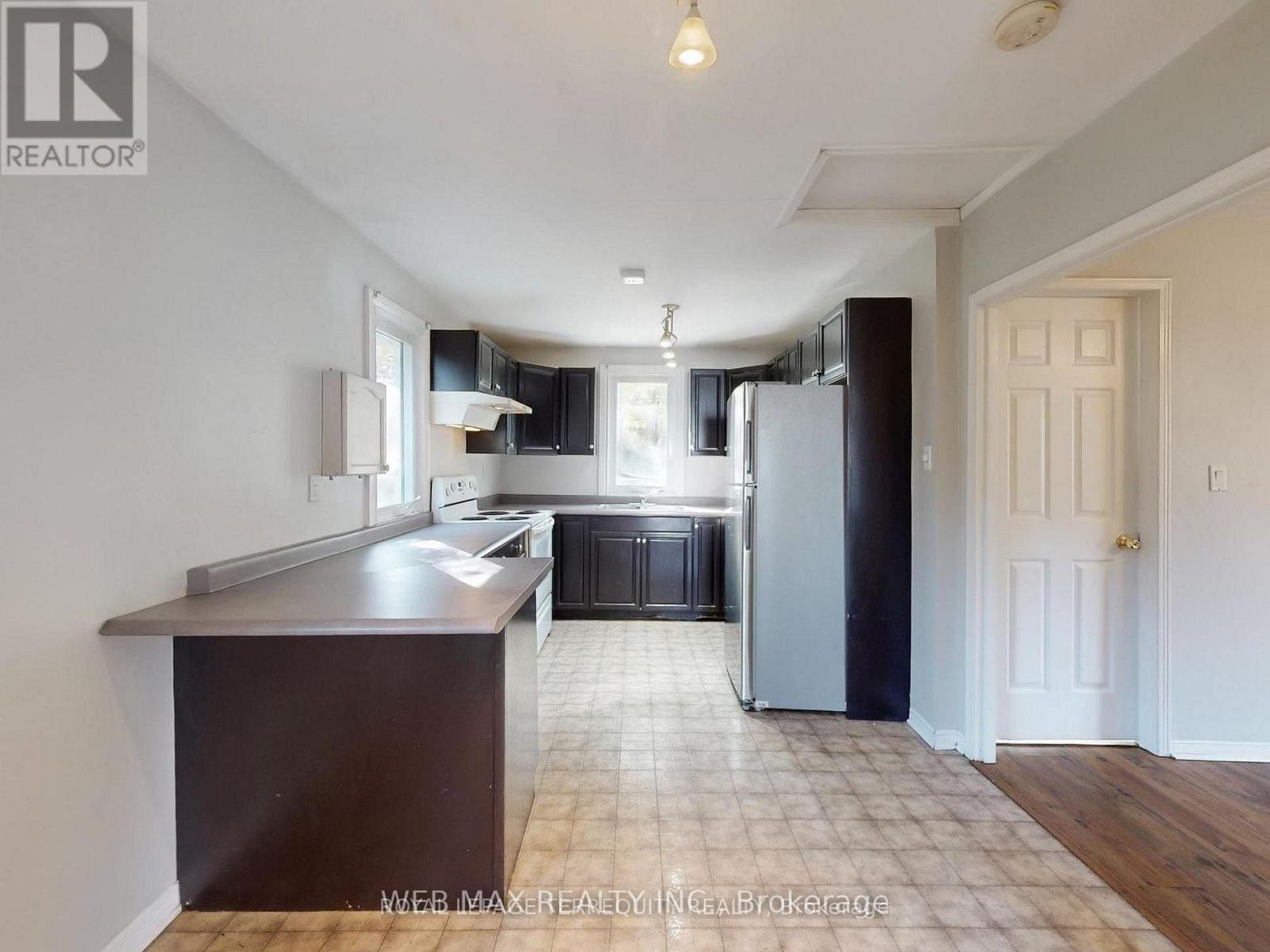 40 Brennan Avenue, Barrie (South Shore), Ontario  L4N 3X3 - Photo 13 - S12846554