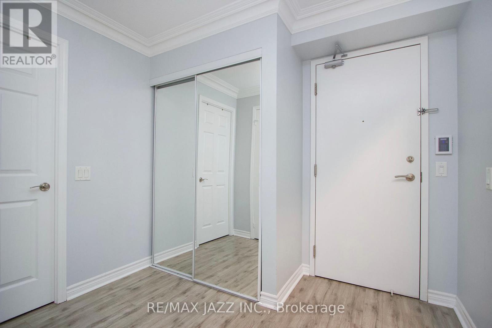208 - 8 Mondeo Drive, Toronto, Ontario  M1P 5C7 - Photo 6 - E12889010