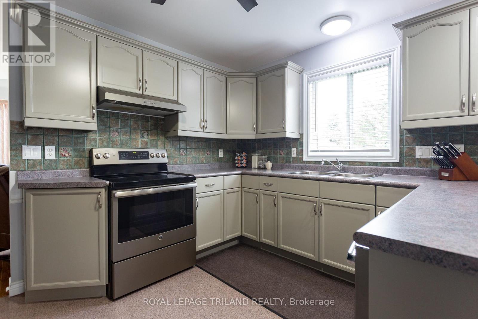 30 James Turvey Place Nw, Central Elgin, Ontario  N5P 4K7 - Photo 9 - X12888952