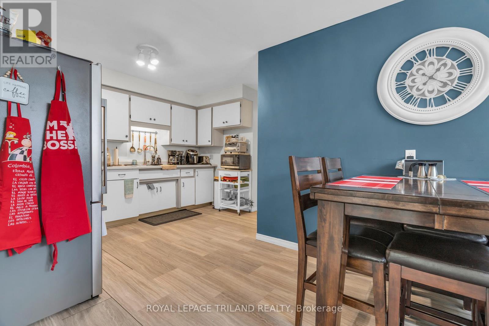 A - 195b Cedarvale Crescent, Waterloo, Ontario  N2L 4T3 - Photo 3 - X12889062