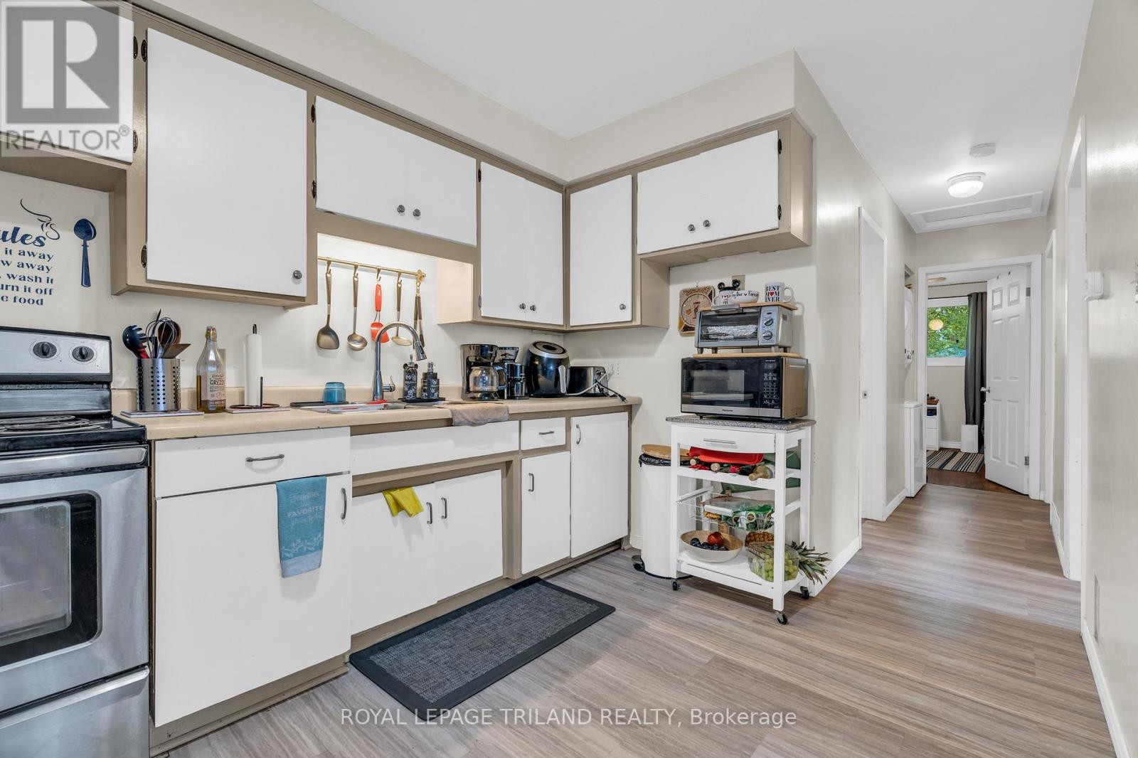 A - 195b Cedarvale Crescent, Waterloo, Ontario  N2L 4T3 - Photo 4 - X12889062