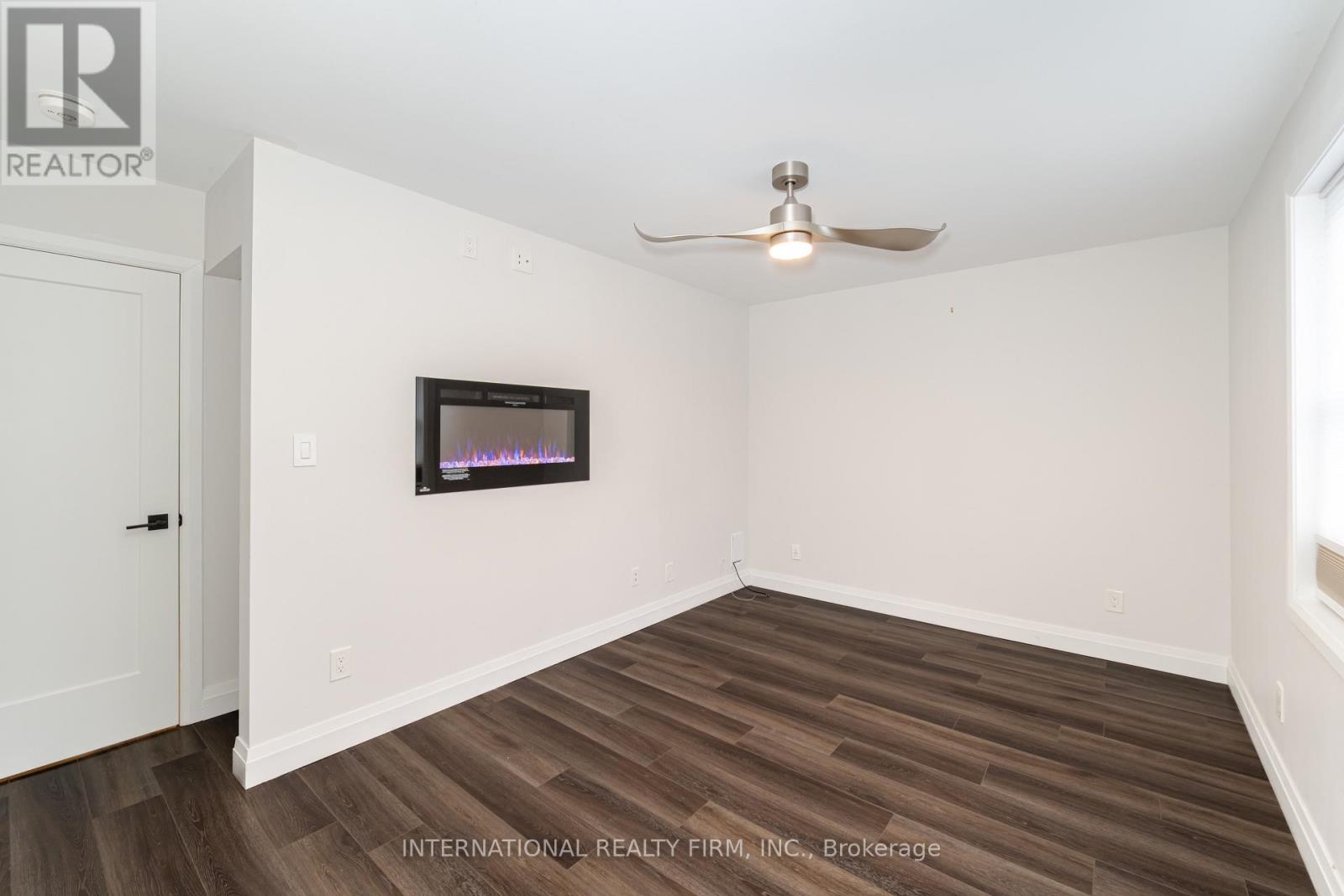 2 - 372 Lakeshore Road W, Mississauga, Ontario  L5H 1H5 - Photo 6 - W12862394