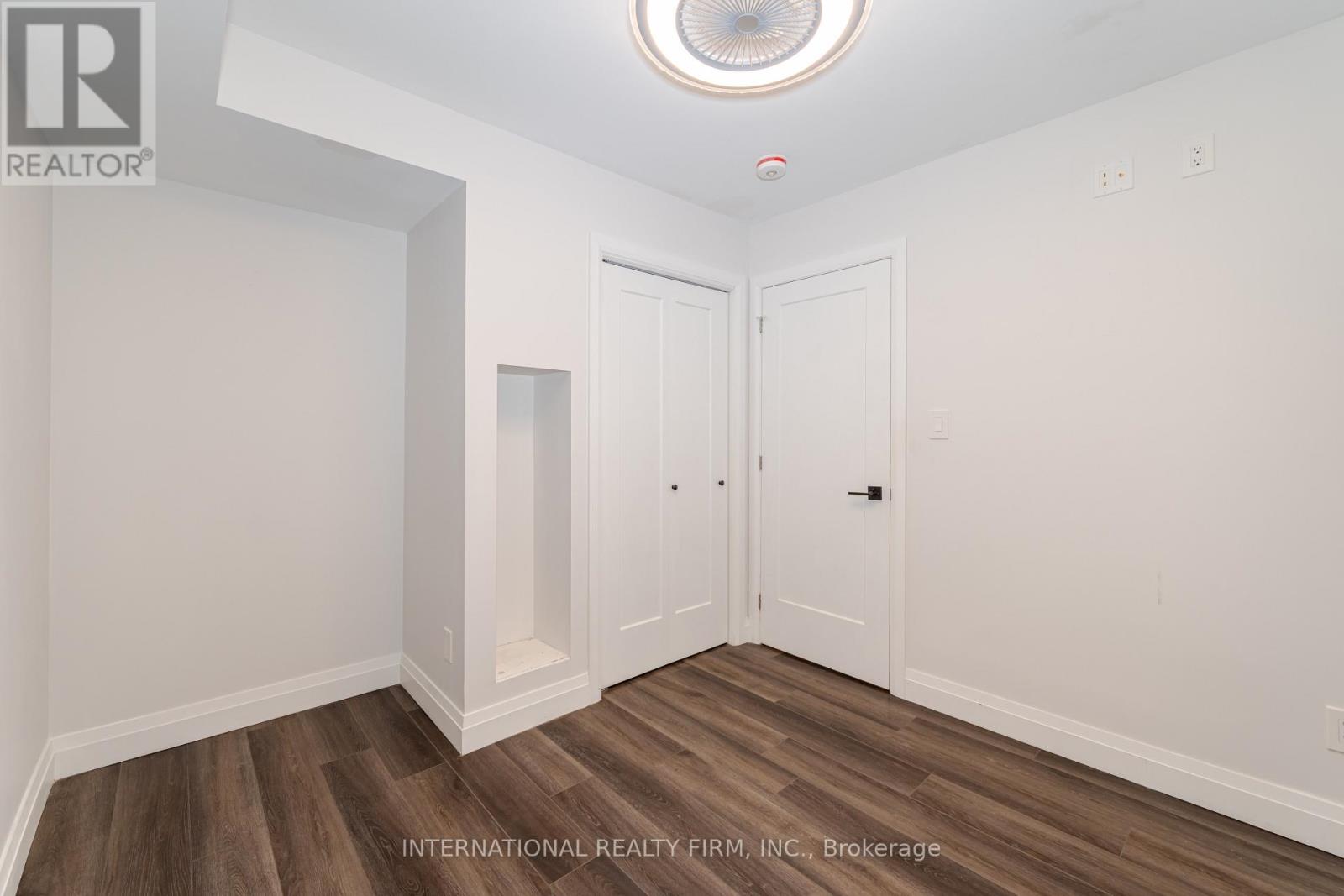 2 - 372 Lakeshore Road W, Mississauga, Ontario  L5H 1H5 - Photo 7 - W12862394