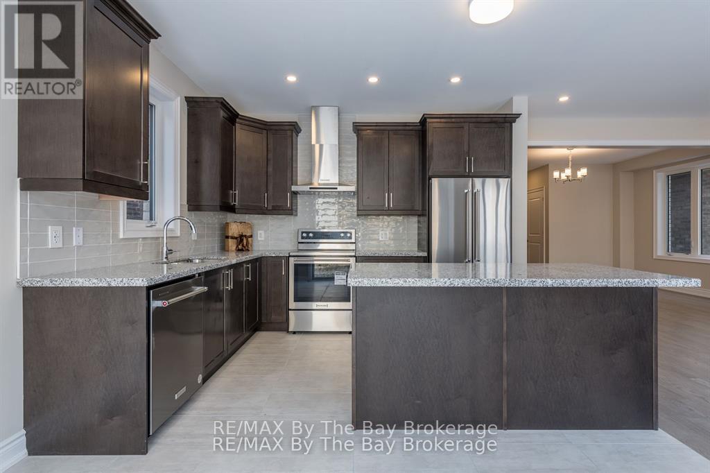 3 Periwinkle Road, Springwater, Ontario  L9X 2E2 - Photo 12 - S12888928