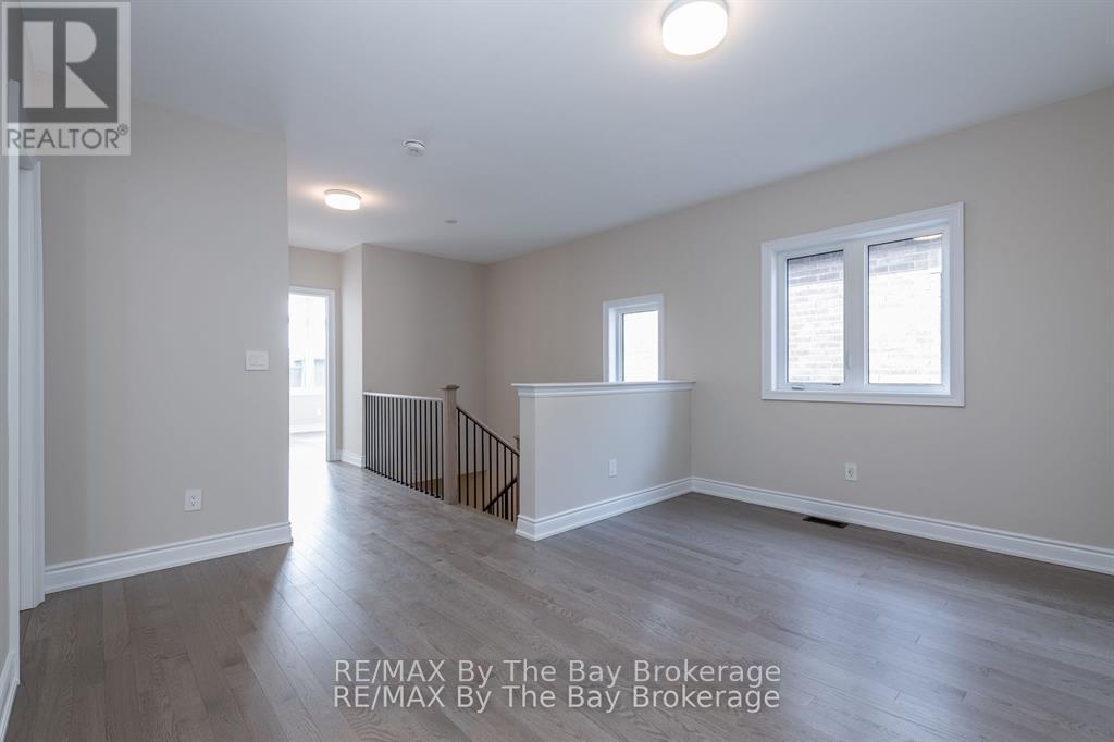 3 Periwinkle Road, Springwater, Ontario  L9X 2E2 - Photo 13 - S12888928