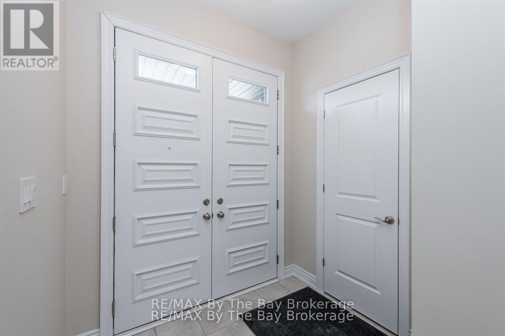 3 Periwinkle Road, Springwater, Ontario  L9X 2E2 - Photo 2 - S12888928