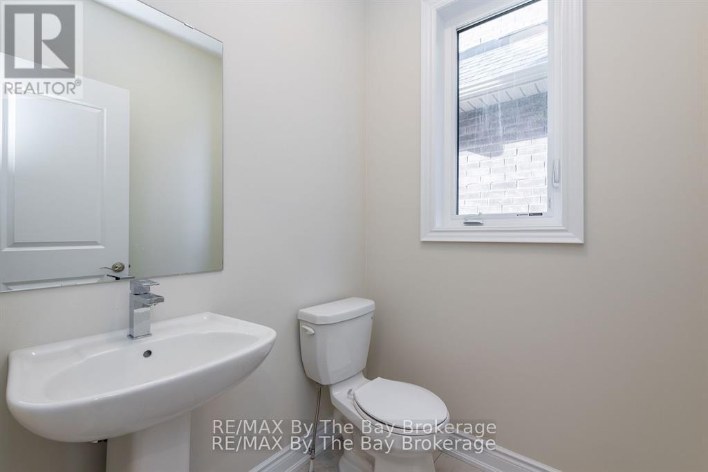 3 Periwinkle Road, Springwater, Ontario  L9X 2E2 - Photo 3 - S12888928