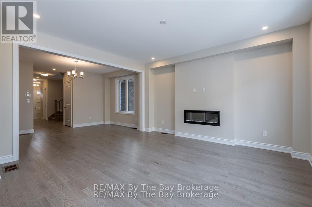 3 Periwinkle Road, Springwater, Ontario  L9X 2E2 - Photo 8 - S12888928