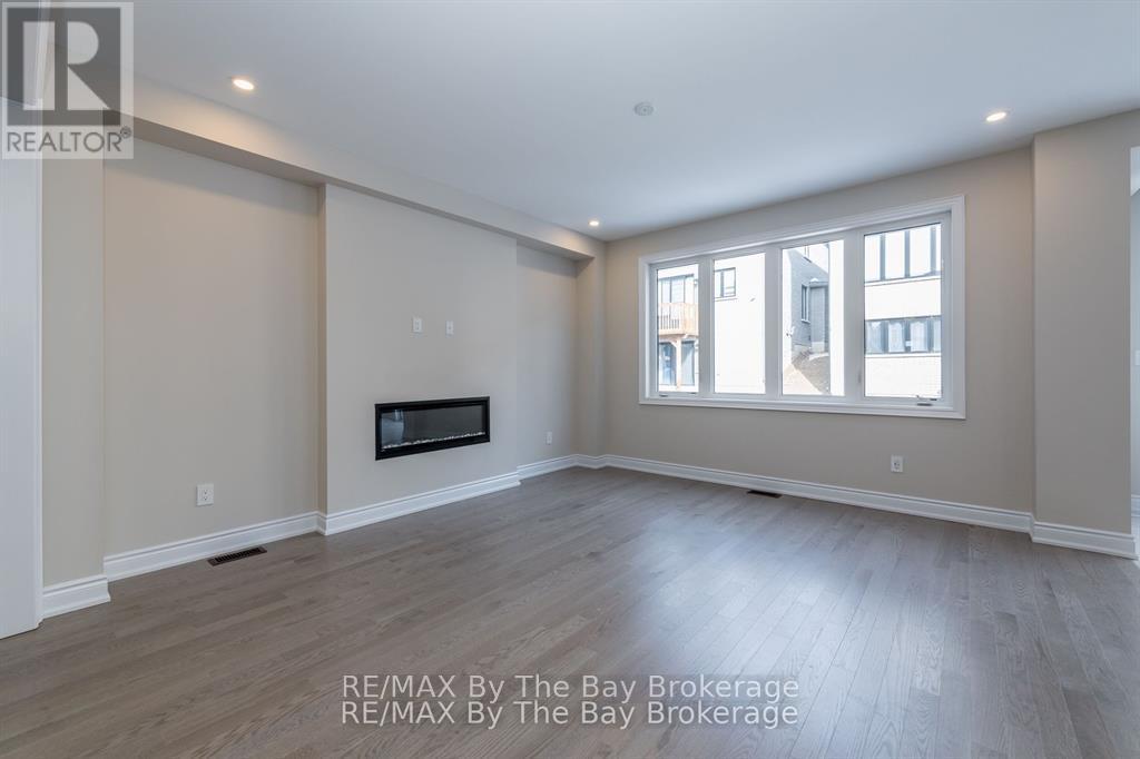 3 Periwinkle Road, Springwater, Ontario  L9X 2E2 - Photo 9 - S12888928