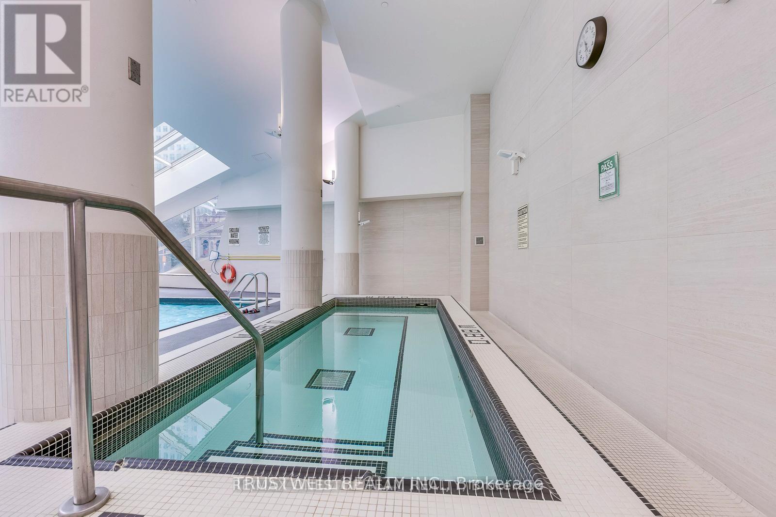 3601 - 8 The Esplanade, Toronto, Ontario  M5E 0A6 - Photo 17 - C12889008